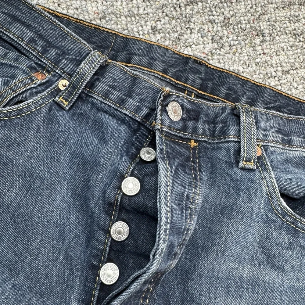 Levis 501 Jeans Mens 33x32 Fits 33x31 Button Fly Straight Leg Blue Denim